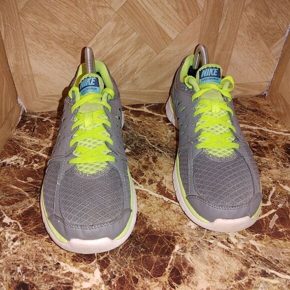 Nike women's Flex Run running shoes gray size 8.5. A198 - Picture 9 of 14